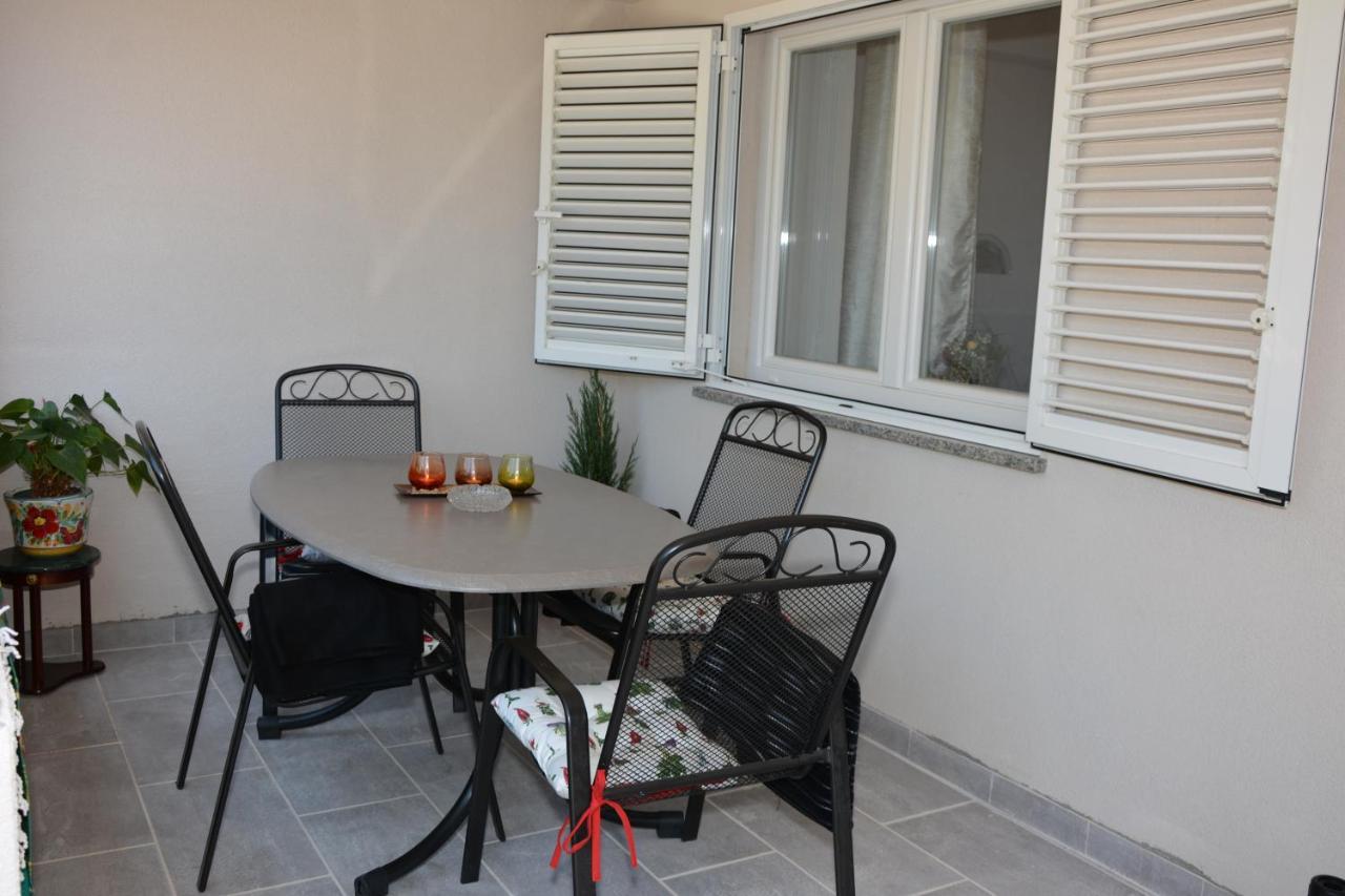 Zora Apartman Zengg Kültér fotó
